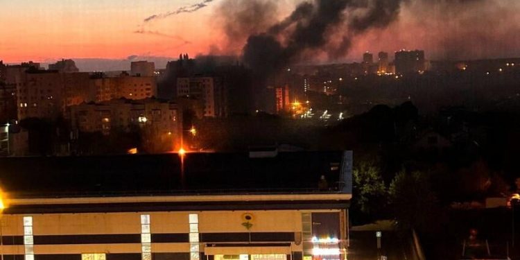 Rusiyada neft emalı zavodu vuruldu