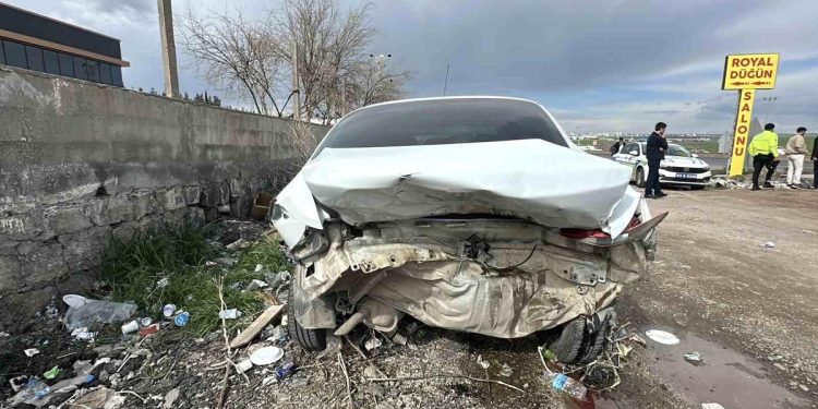 Minik avtomobili piyadaları vurdu: 2 yaralı