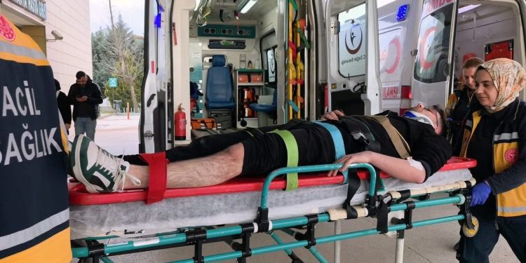 İki avtomobil toqquşdu: 2 yaralı