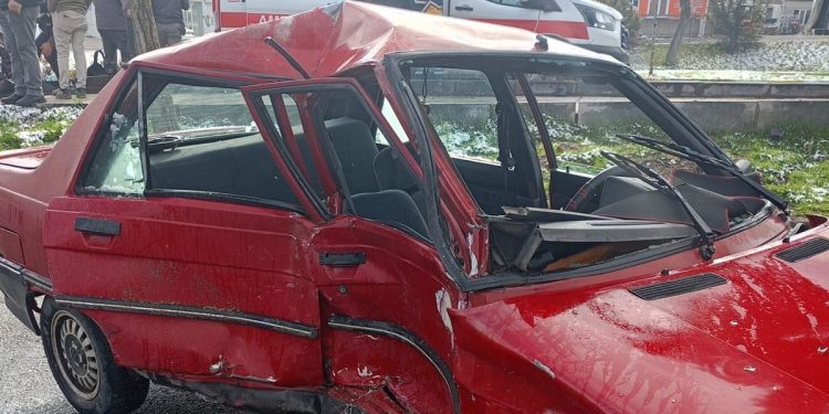 İki avtomobil toqquşdu: 6 yaralı