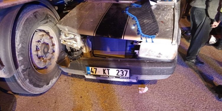 Minik avtomobili parklanmış vəziyyətdə olan TIR-a çırpıldı: 5 yaralı