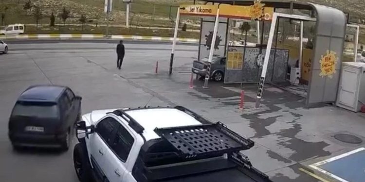 Əl əyləci çəkilməyən avtomobil yola çıxdı