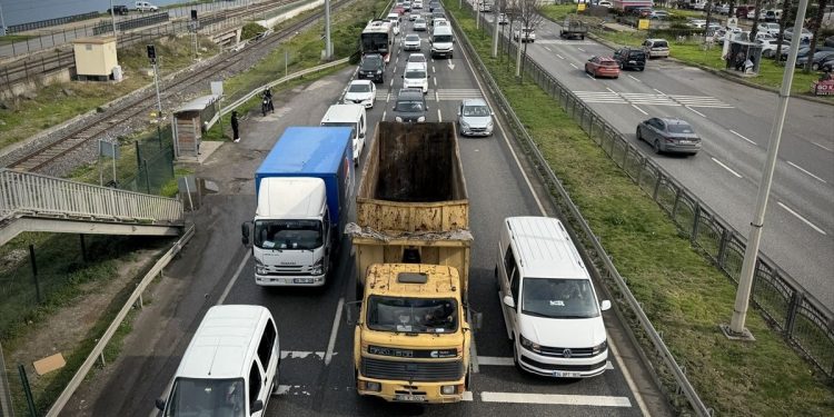 İki avtomobil toqquşdu: 2 yaralı