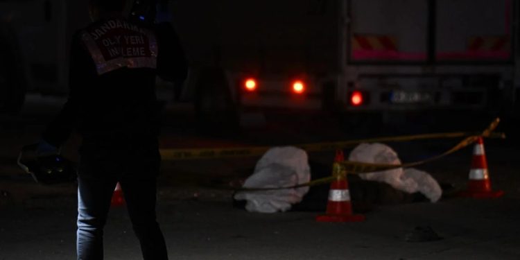 Minik avtomobili aşaraq TIR-a çırpıldı: 1 ölü