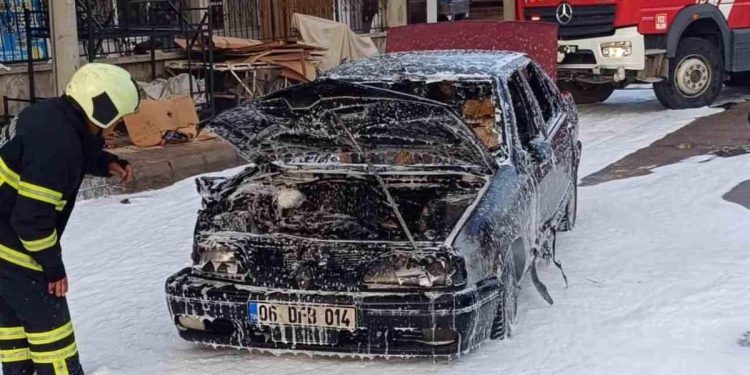 Hərəkətdə olan avtomobil yandı