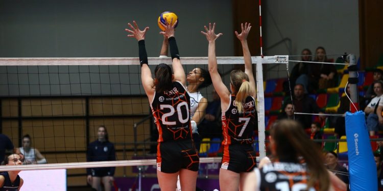 Qadın voleybolçuların Yüksək Liqasında ilk finalçı müəyyənləşib