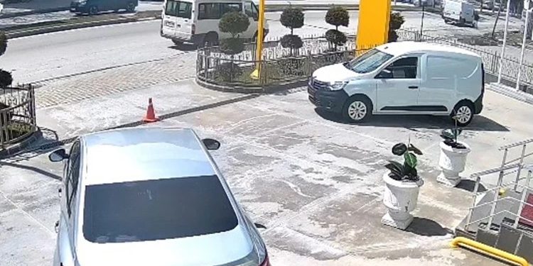 Minik avtomobili 4 yaşlı uşağı vurdu