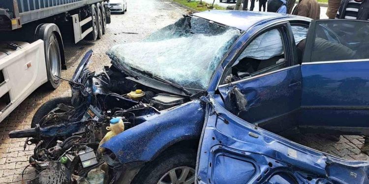 Minik avtomobili və TIR toqquşdu: 1 yaralı