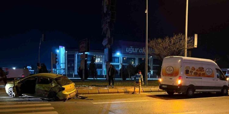 Minik avtomobili iritutumlu avtomobillə toqquşdu: 1 yaralı