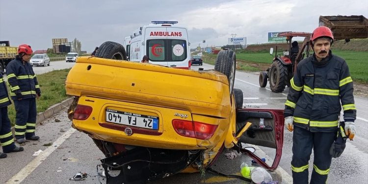 Avtomobil aşdı: 2 yaralı