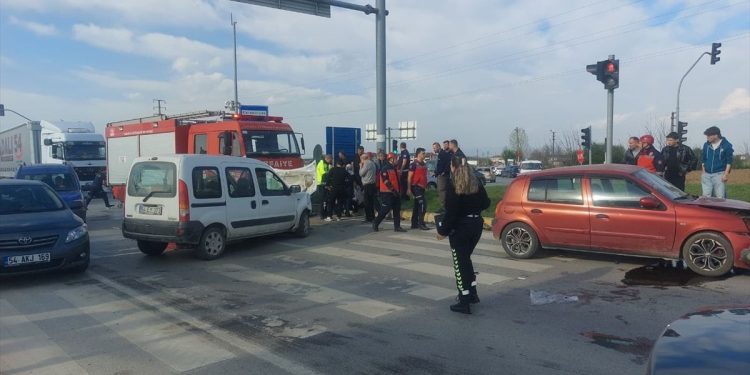 İki avtomobil toqquşdu: 4 yaralı