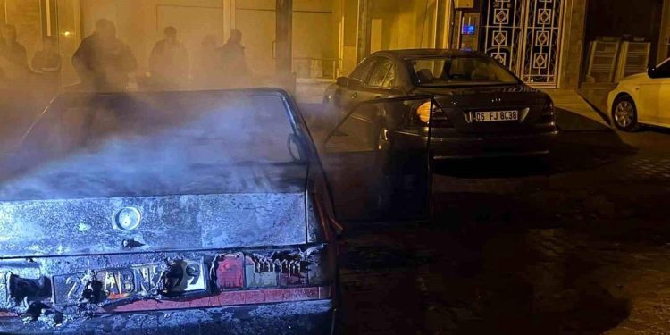 “Tofaş” markalı avtomobil yandı