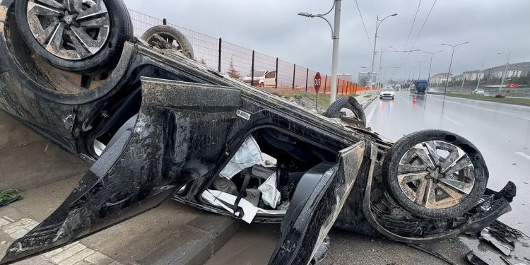 İki avtomobil toqquşdu: 5 yaralı