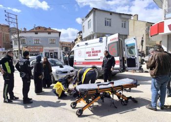 Minik avtomobili piyadanı vurdu