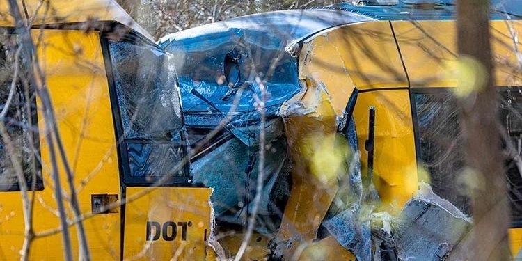İki qatar toqquşdu: 17 yaralı