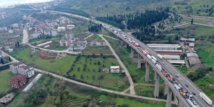 Zəncirvari qəza baş verdi