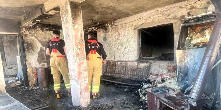 Fərdi yaşayış evi yandı: 4 nəfər tüstüdən zəhərləndi