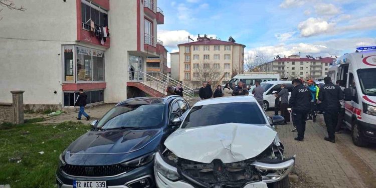 İki avtomobil toqquşdu: 4 yaralı