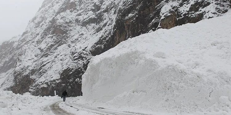 Rusiyada qar uçqunu: 6 ölü