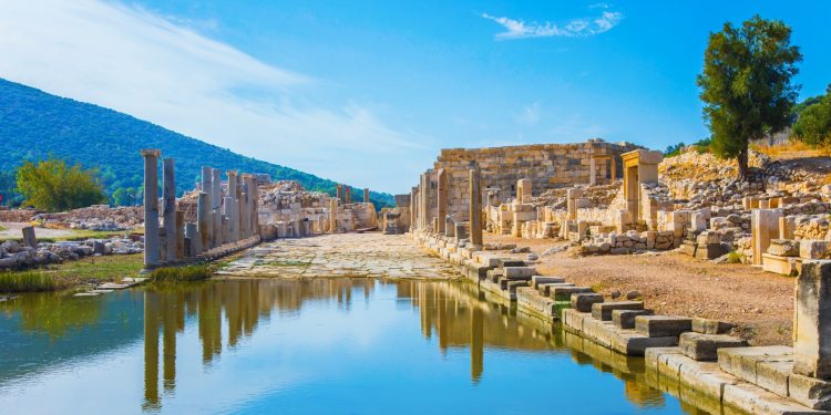 Günəşli sahillər və qədim irs: Antalyanın tarixi panoraması