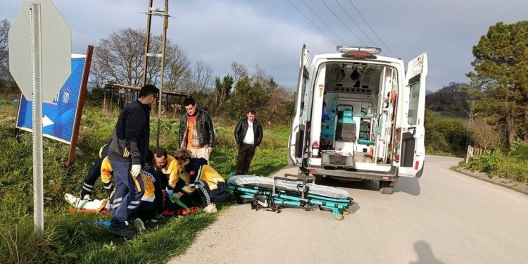 Minik avtomobili və motosiklet toqquşdu: 2 yaralı