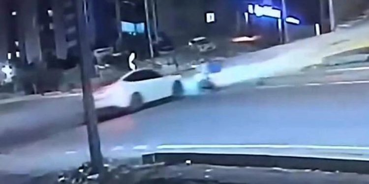 Minik avtomobili motosikletlə toqquşdu: Sürücü qaçdı