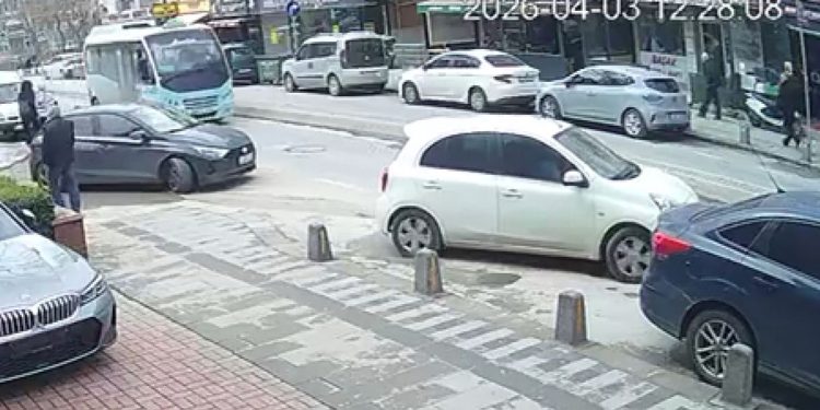 Minik avtomobili və sərnişin mikroavtobus toqquşdu: 3 yaralı