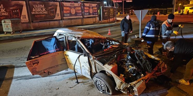 İki avtomobil toqquşdu: 1 yaralı