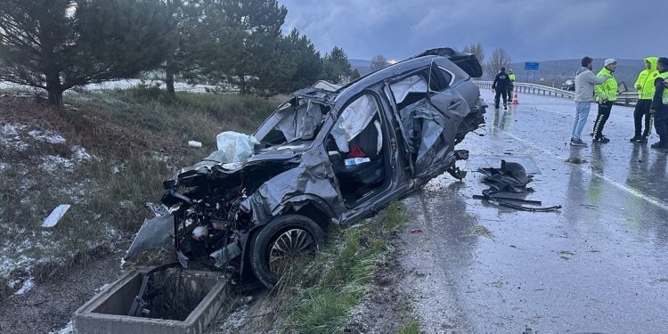 İki avtomobil toqquşdu: 1 ölü, 3 yaralı
