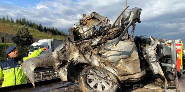 Minik avtomobili TIR-a çırpıldı: Ər və arvad öldü