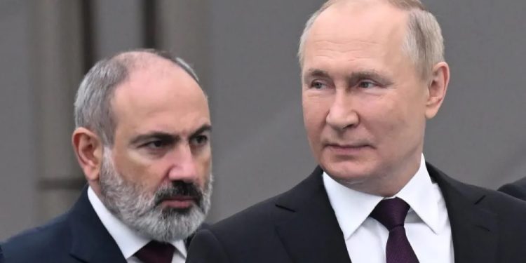 Putin: Ermənistan eyni vaxtda Aİ və Aİİ gömrük ittifaqında ola bilməyəcək