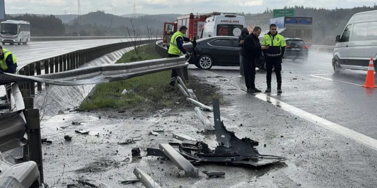 Zəncirvari qəza 3 avtomobil iştirak etdi