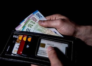 Kişilər niyə qadınlardan daha çox QAZANIR?