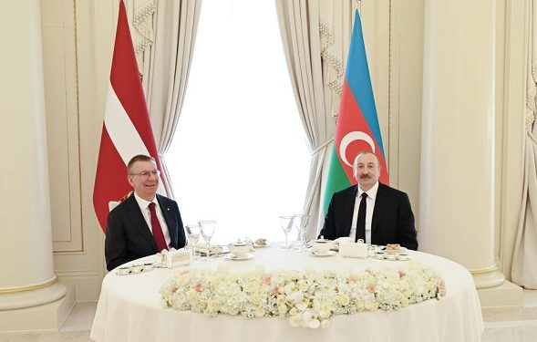 Prezident İlham Əliyevin adından Latviya Prezidenti Edqars Rinkeviçsin şərəfinə rəsmi lanç verilib