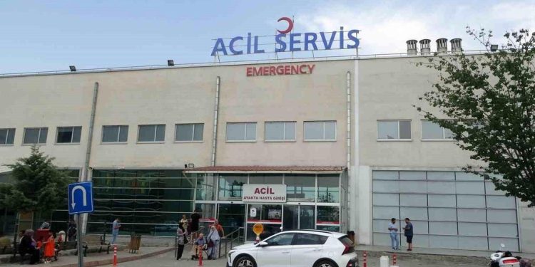 İki avtomobil toqquşdu: 3 yaralı