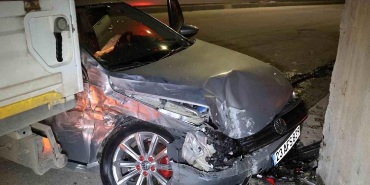 Minik avtomobili və pikap toqquşdu: 5 yaralı