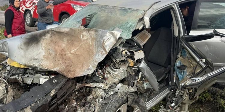 Minik avtomobili və TIR toqquşdu: 2 yaralı