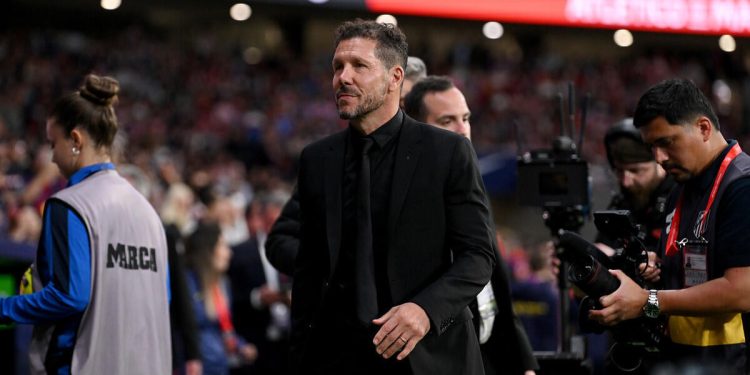 Simeone karyerasına İngiltərədə davam edəcək?