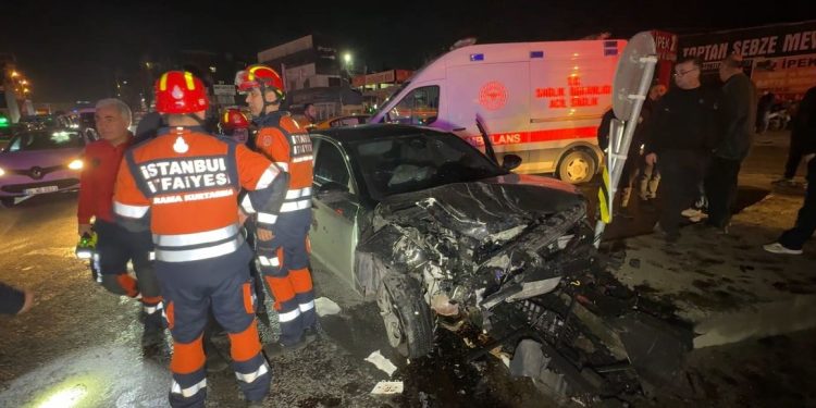 İki avtomobil toqquşdu: 4 yaralı