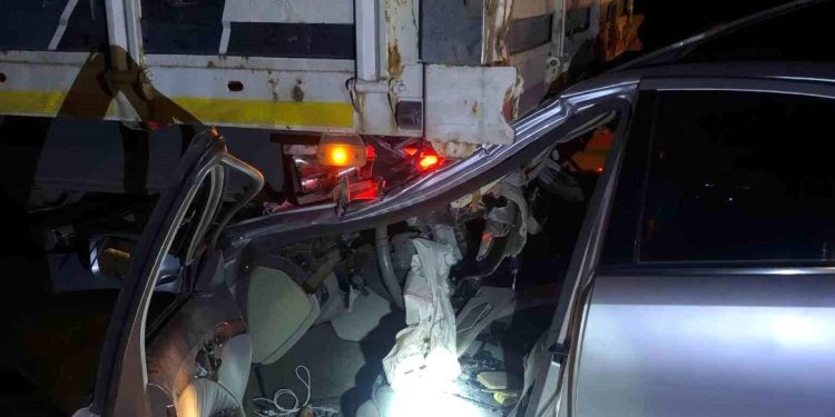 Minik avtomobili parklanmış vəziyyətdə olan TIR-a çırpıldı: 1 yaralı