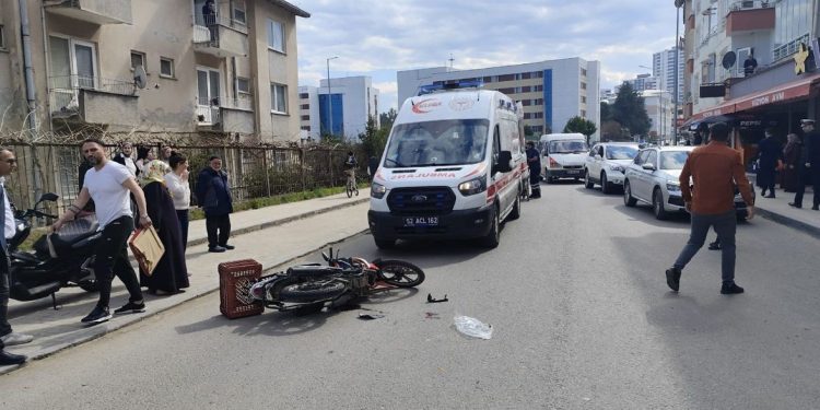 Minik avtomobili və motosiklet toqquşdu: 1 yaralı