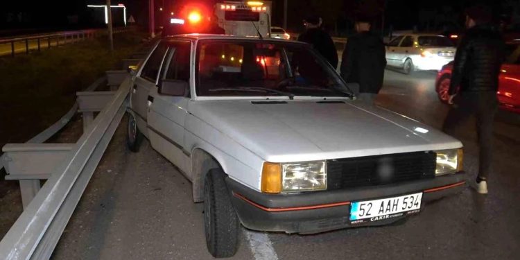 Minik avtomobili və TIR toqquşdu: 3 yaralı