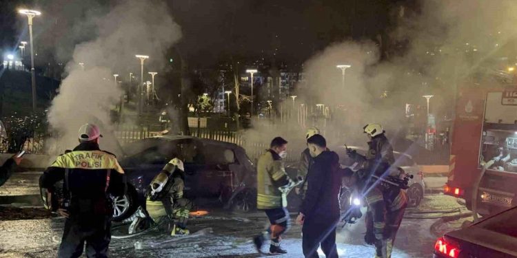 Parklanmış vəziyyətdə olan avtomobil yandı