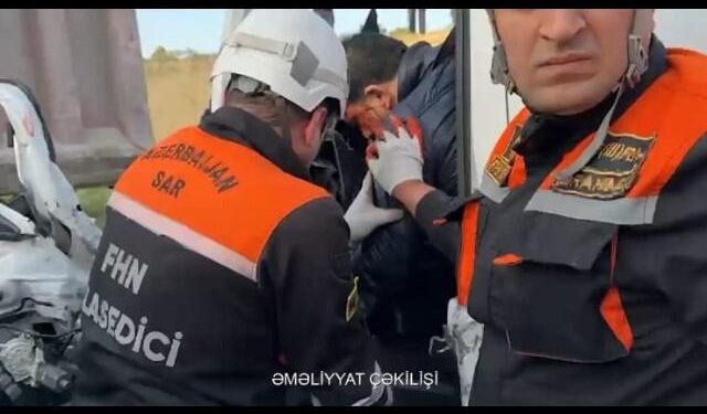 Yasamalda qəza oldu, sürücü xilas edildi