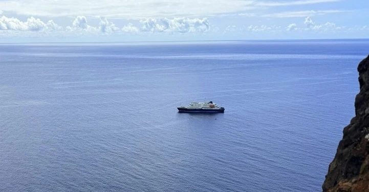 “Hantavirus”a yoluxan sərnişinləri daşıyan gəmi Tenerifeyə çatdı
