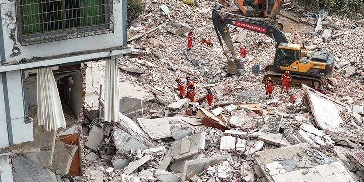 Çində zəlzələ: 2 nəfər həyatını itirdi