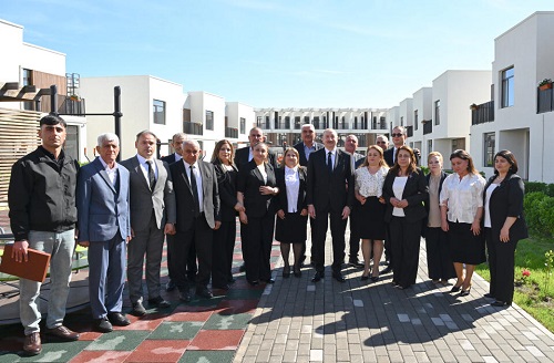 Prezident İlham Əliyev Zəngilan şəhərində sakinlərlə görüşüb, “Zangilan City Park Hotel”in təməlini qoyub - FOTOLAR