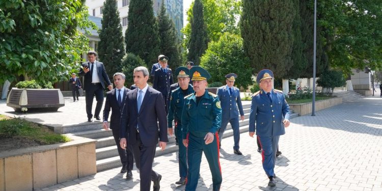 Dövlət qurumlarının rəhbərləri dəmiryolu və sərhəd-keçid məntəqələrində xidmətin təşkili ilə tanış olub