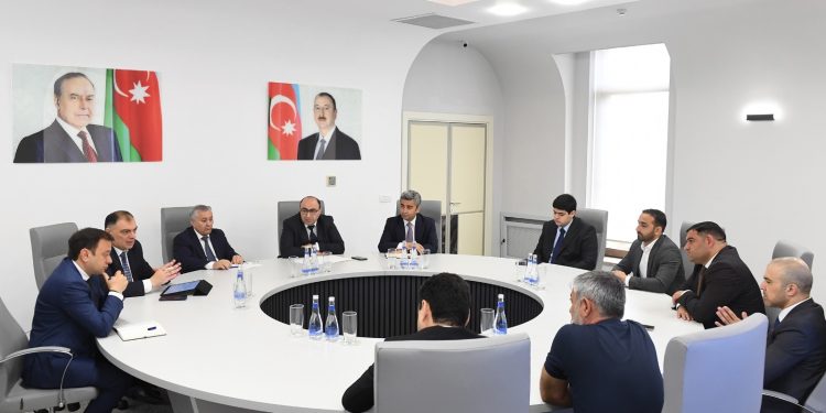 “Azərişıq” ASC və “Ticarət Şəbəkələrinin İnkişafı” İctimai Birliyinin nümayəndələri arasında görüş keçirilib