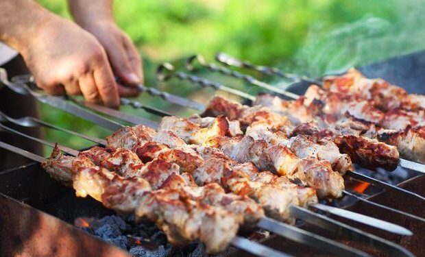 Bayram günü kabab bişirmək istədilər - Xəstəxanalıq oldular